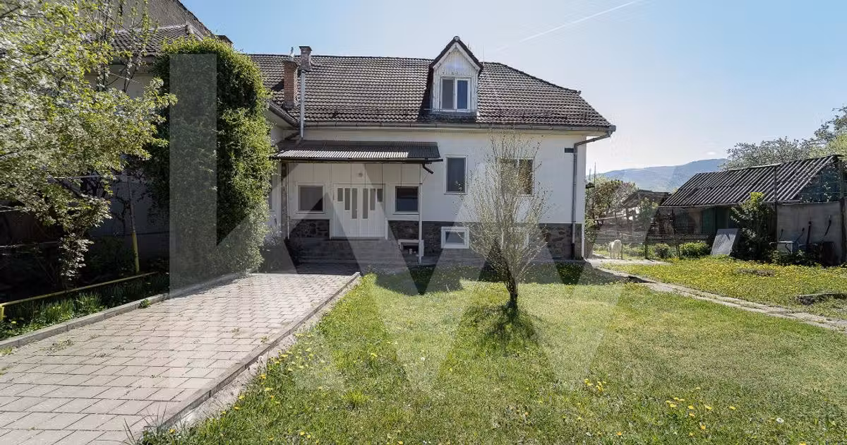 Casă individuală de vânzare cu 13 camere în Cisnădie