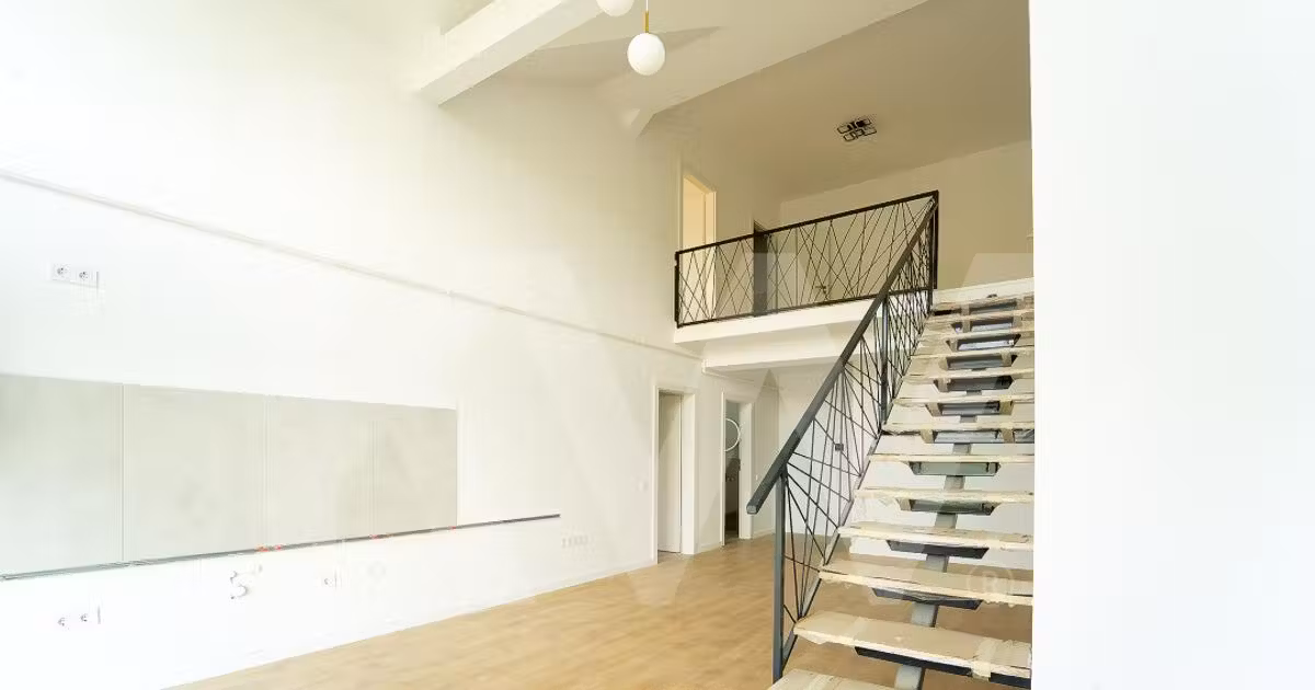 Apartament de vânzare cu 3 camere în Cristian