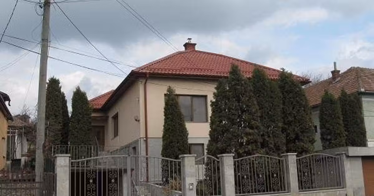 Casă de vânzare cu 8 camere în zona Dâmbul Rotund, Cluj-Napoca