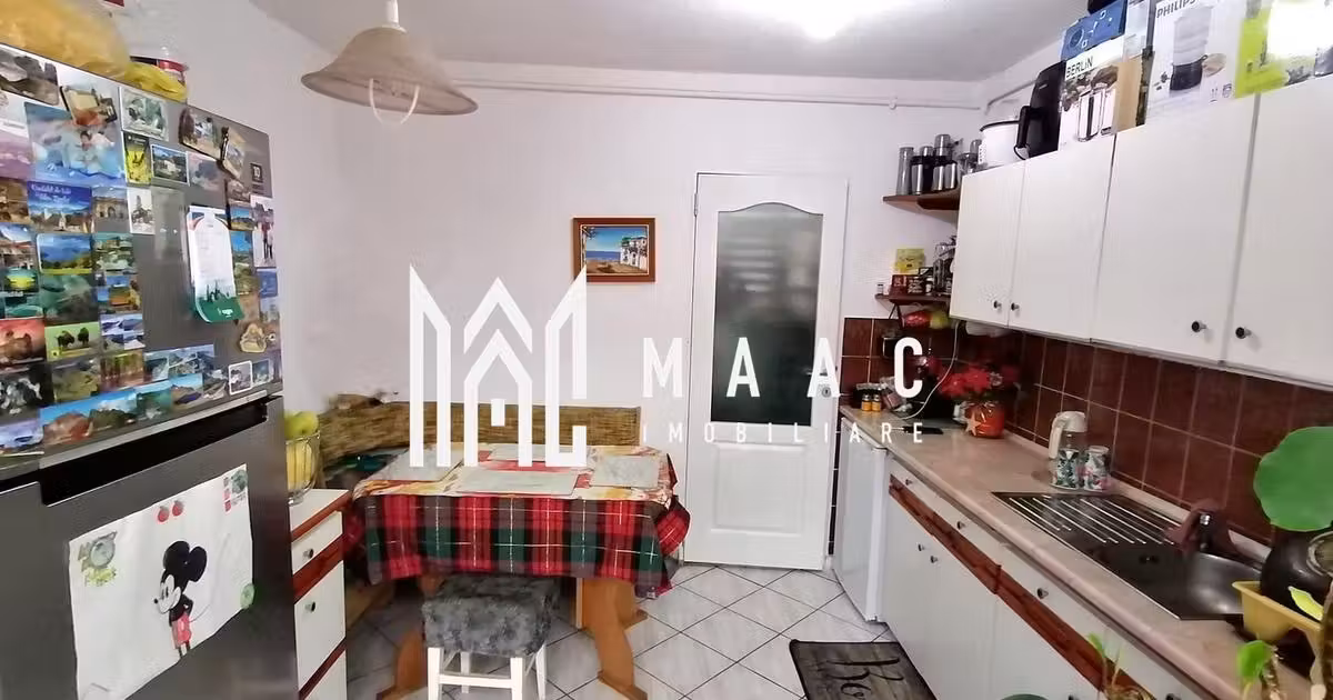 Apartament de vânzare cu 3 camere, mobilat în zona Vasile Aaron, Sibiu