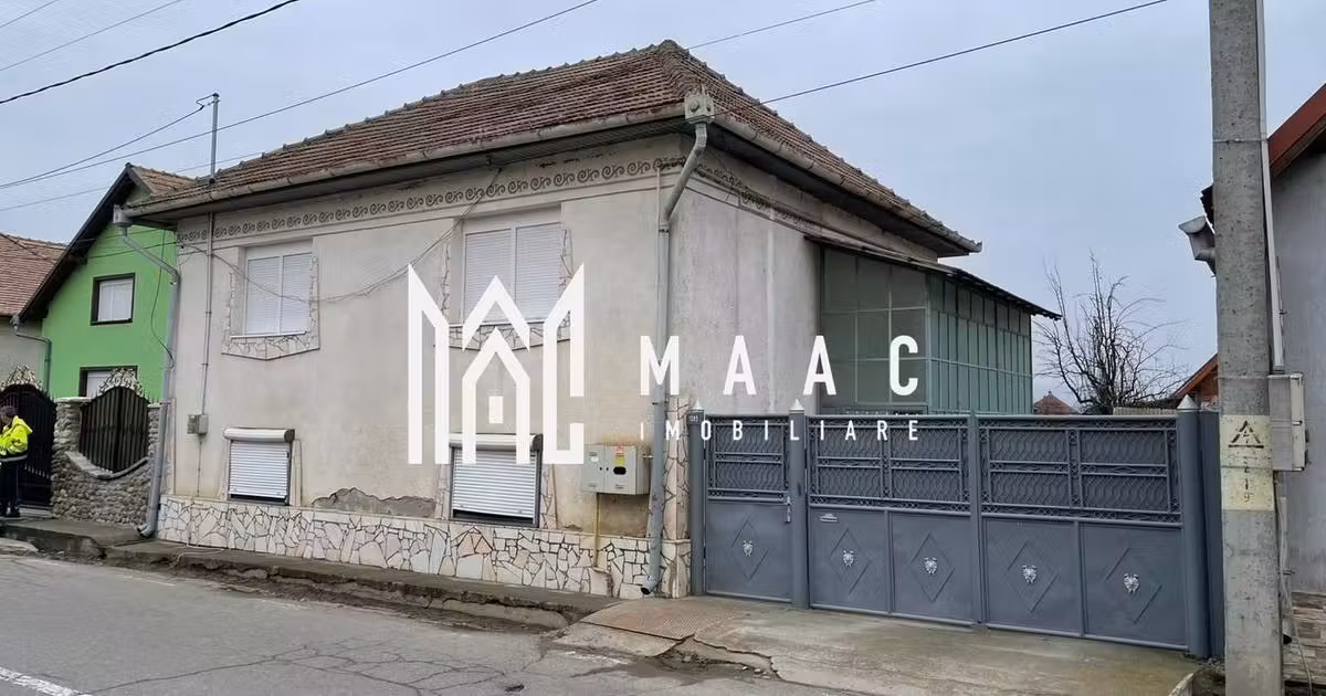 Casă individuală de vânzare cu 8 camere, mobilată în Șeica Mare