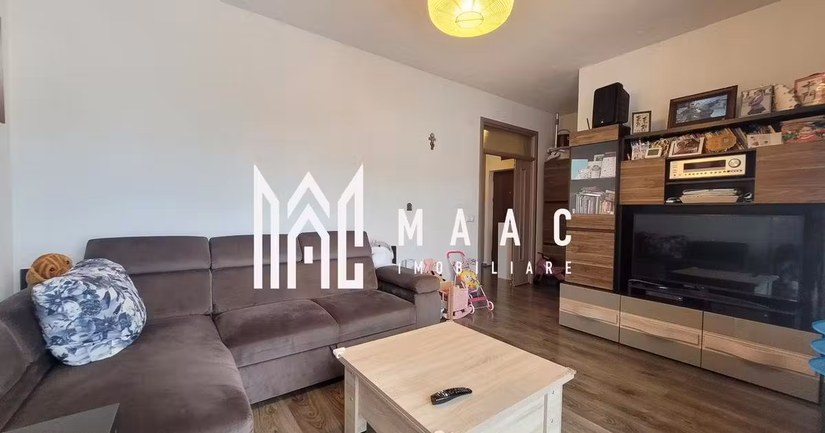 Apartament de vânzare cu 3 camere, mobilat în Șelimbăr
