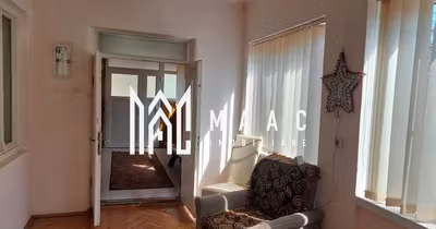 Casă Est
