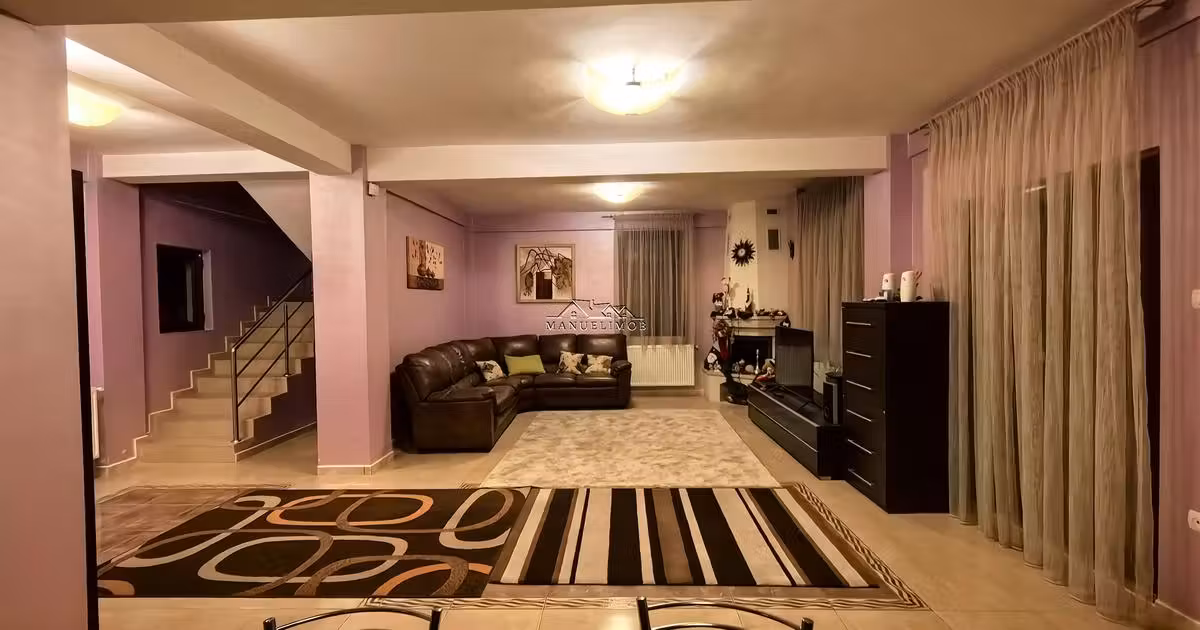 Casă de vânzare cu 5 camere în Breaza