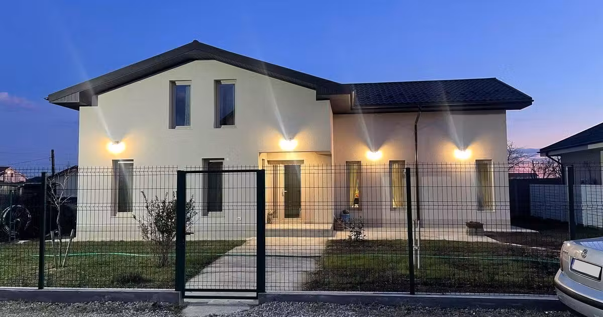 Casă de vânzare cu 5 camere, mobilată în zona Est, Slatina