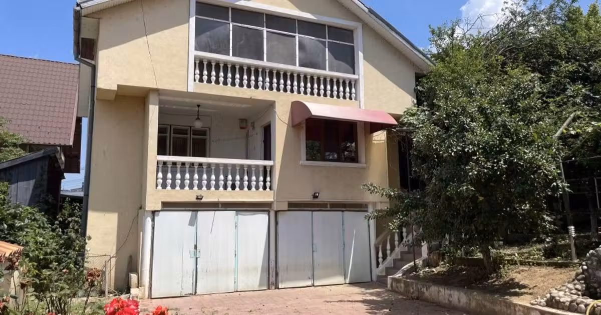 Casă individuală de vânzare cu 6 camere în zona Orașul de Jos, Slatina