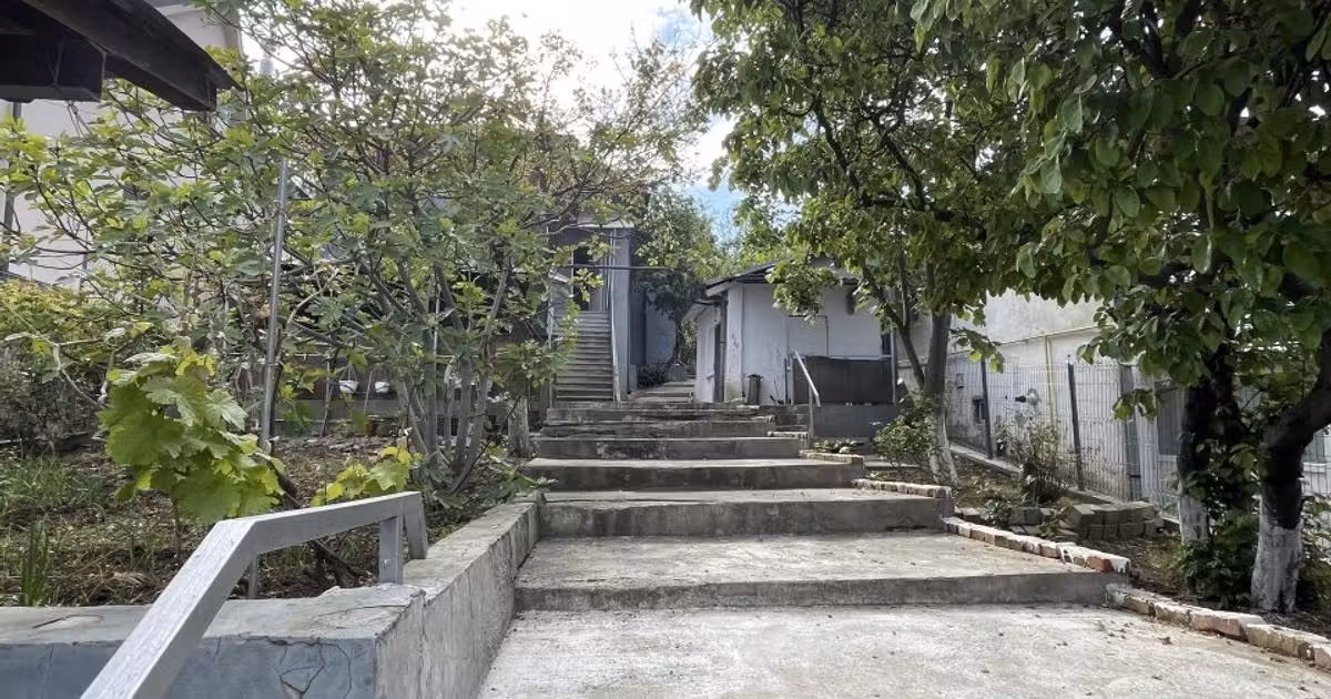 Casă individuală de vânzare cu 5 camere, mobilată în zona Central, Slatina