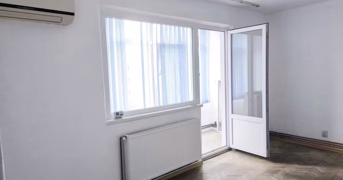 Apartament de vânzare cu 3 camere în zona Vest, Ploiești