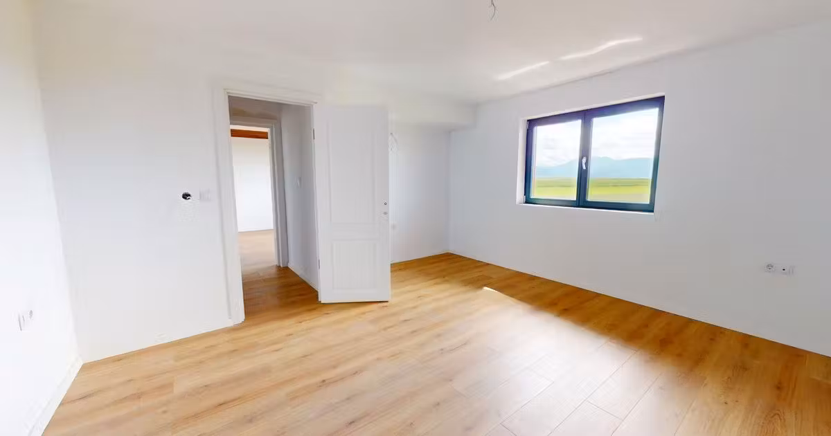 Casă individuală de vânzare cu 4 camere în Tărlungeni