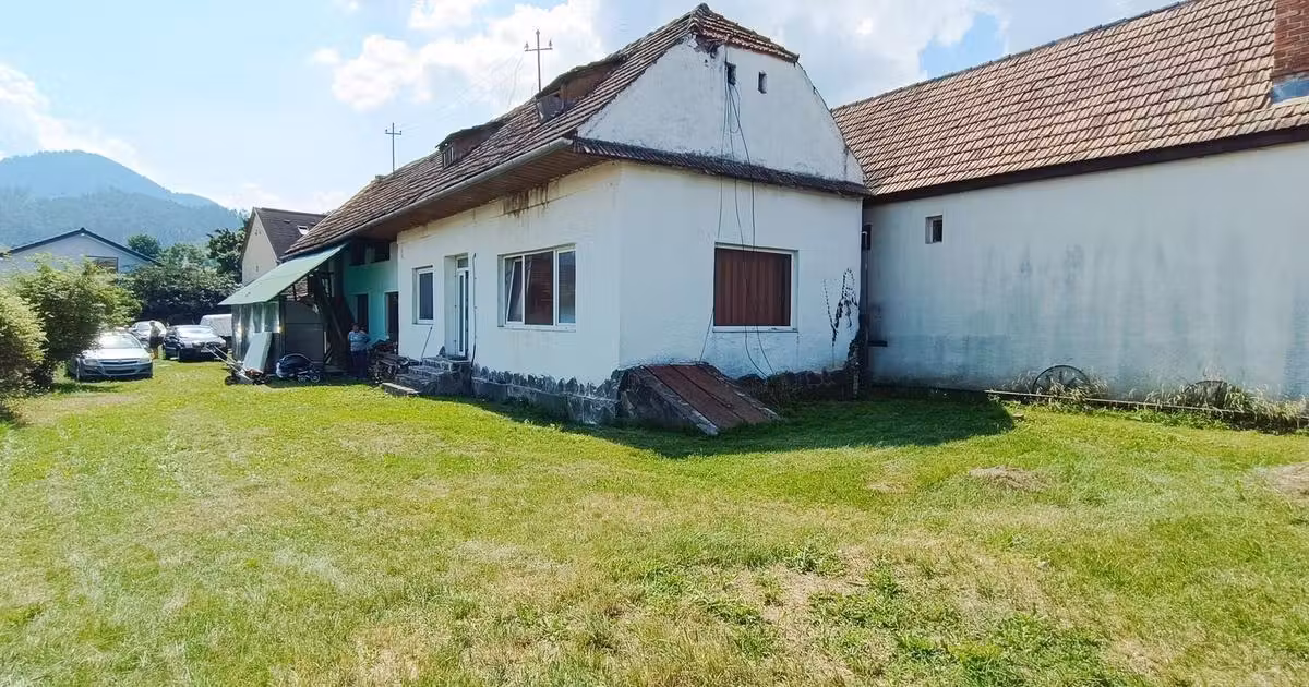 Casă individuală de vânzare cu 7 camere în Săcele
