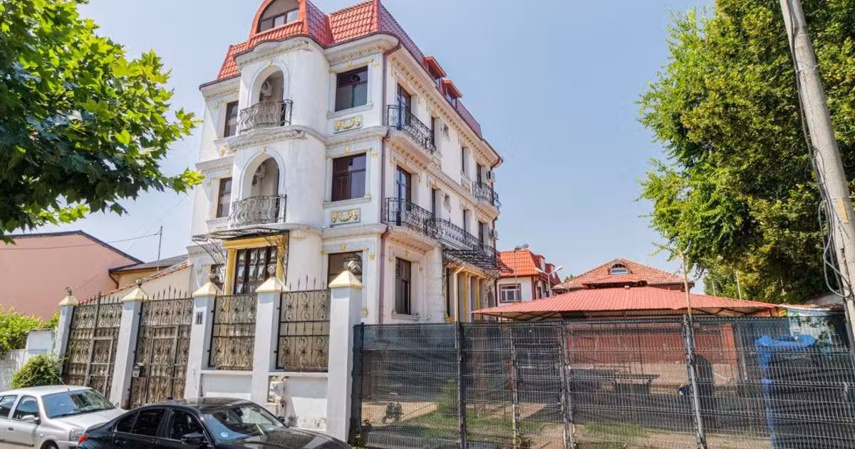 Casă individuală de vânzare cu 11 camere în zona Doamna Ghica, Sector 2