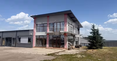 Spațiu comercial Est