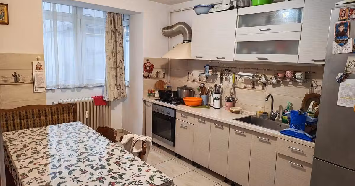 Apartament de vânzare cu 4 camere, mobilat în zona Central, Suceava