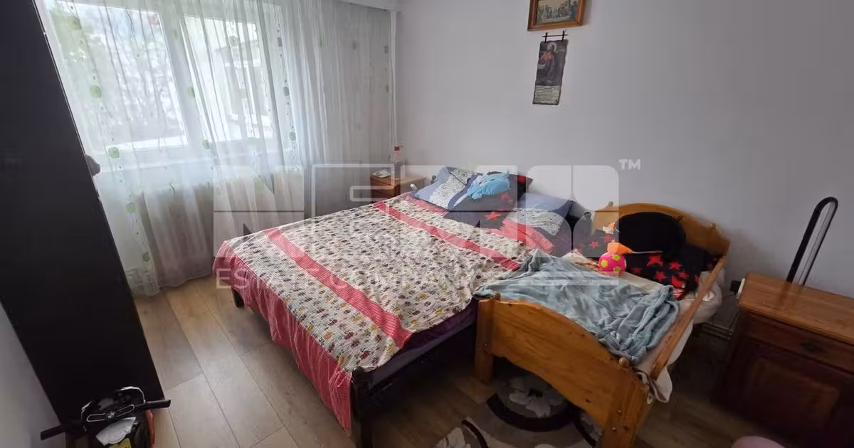 Apartament de vânzare cu 3 camere, mobilat în Rădăuți