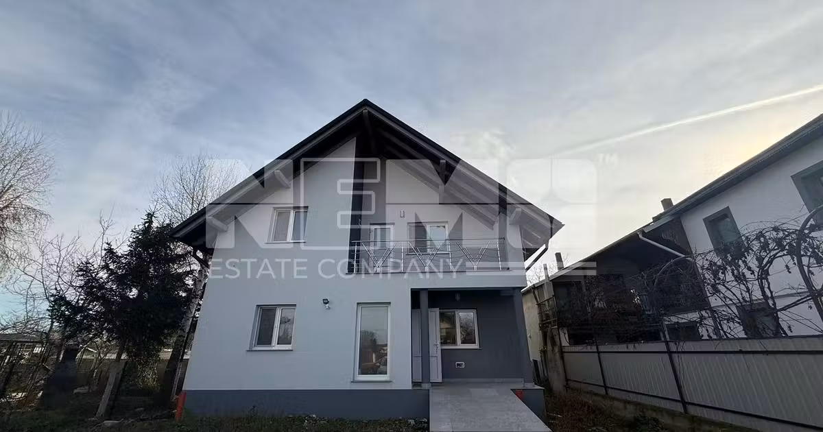 Casă de vânzare cu 5 camere în Rădăuți