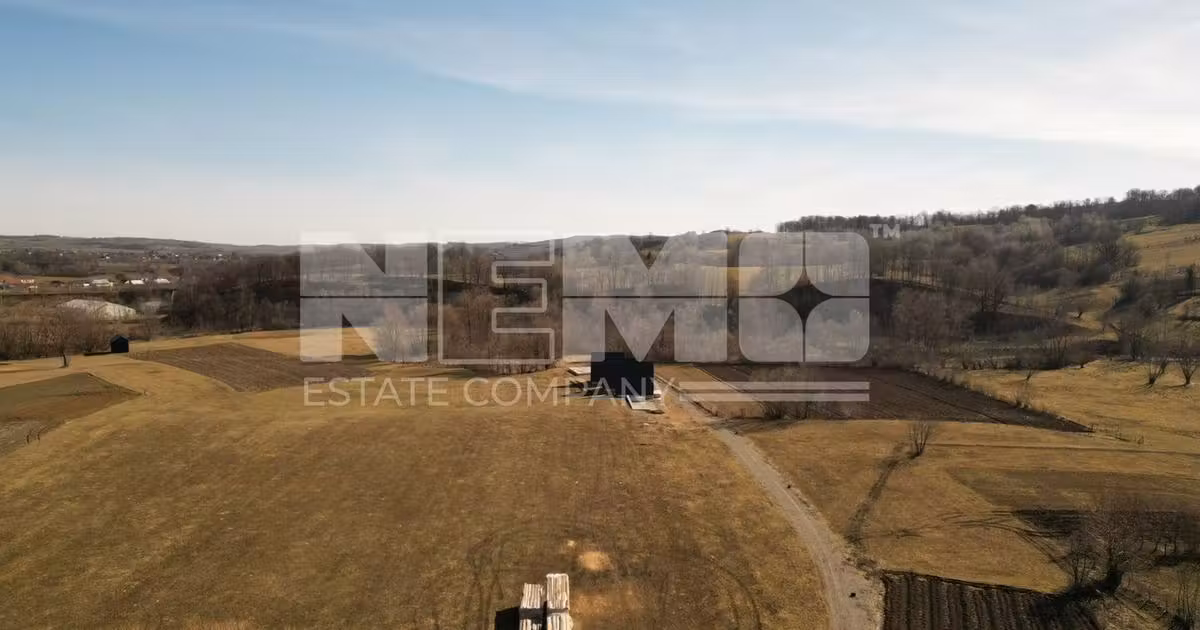 Teren Construcții intravilan de vânzare de 10000 mp, în Cacica