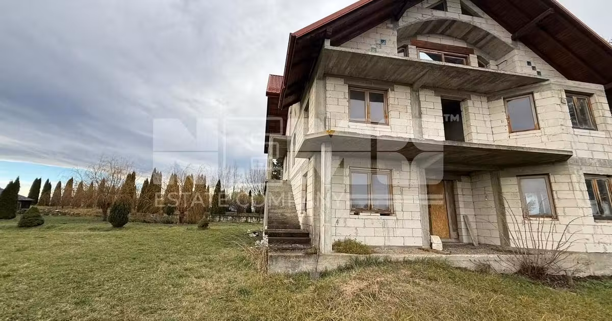 Casă individuală de vânzare cu 8 camere în Frătăuții Vechi