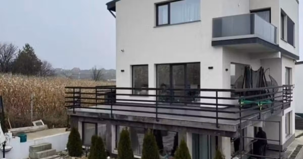 Casă individuală de vânzare cu 4 camere, mobilată în Moara