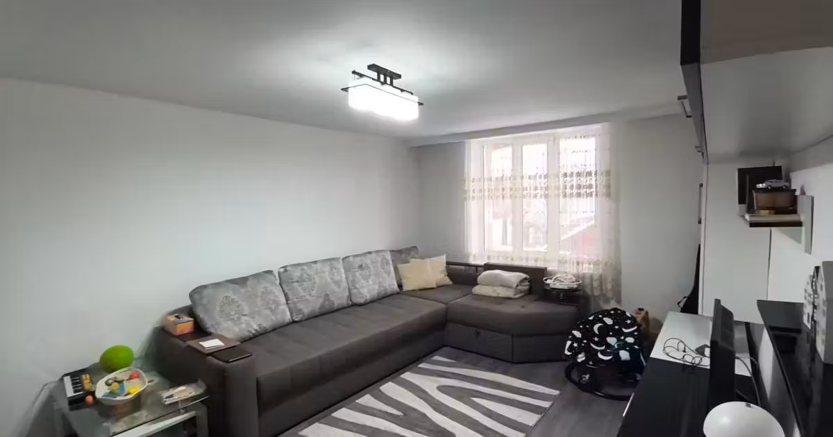 Apartament de vânzare cu 4 camere, mobilat în Siret
