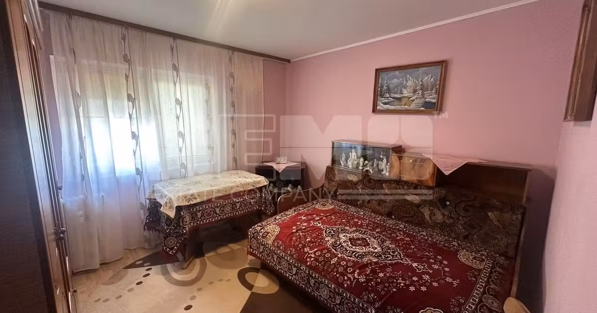 Apartament de vânzare cu 3 camere, mobilat în Rădăuți