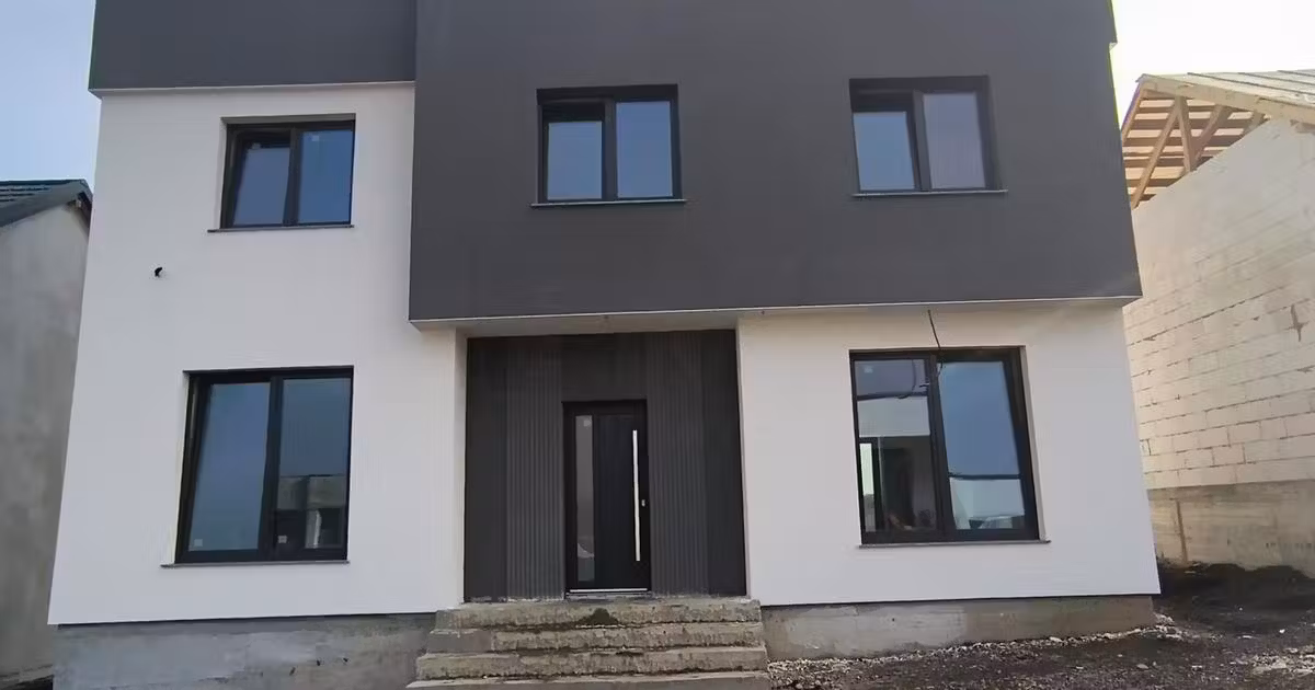 Casă individuală de vânzare cu 4 camere în Ipotești