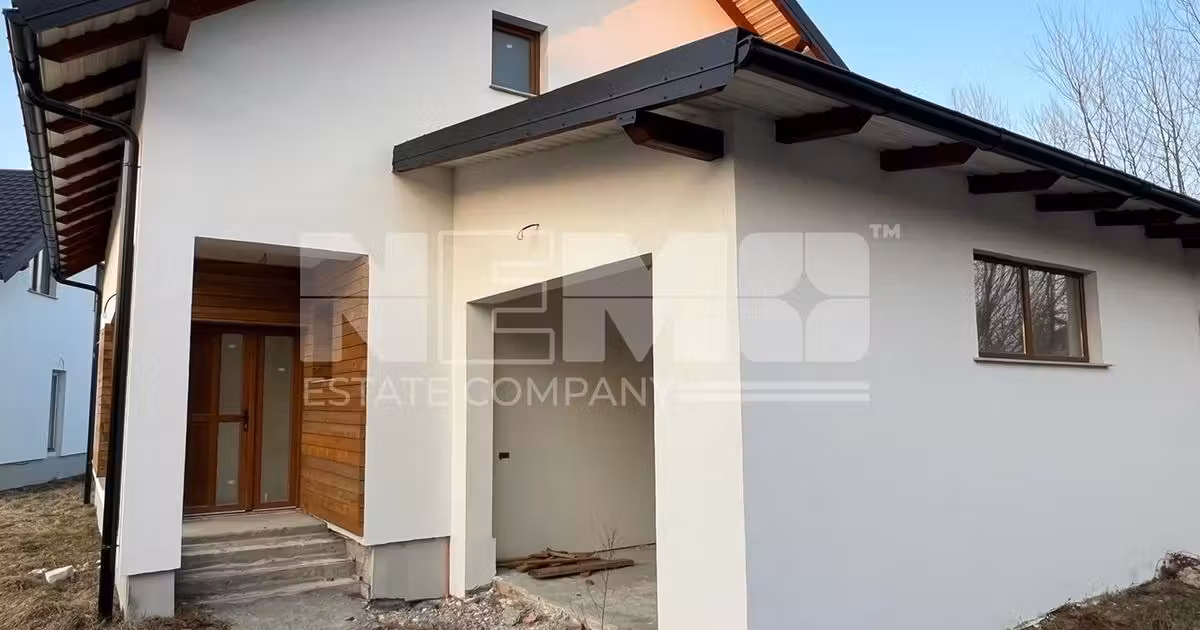 Casă individuală de vânzare cu 4 camere în Rădăuți