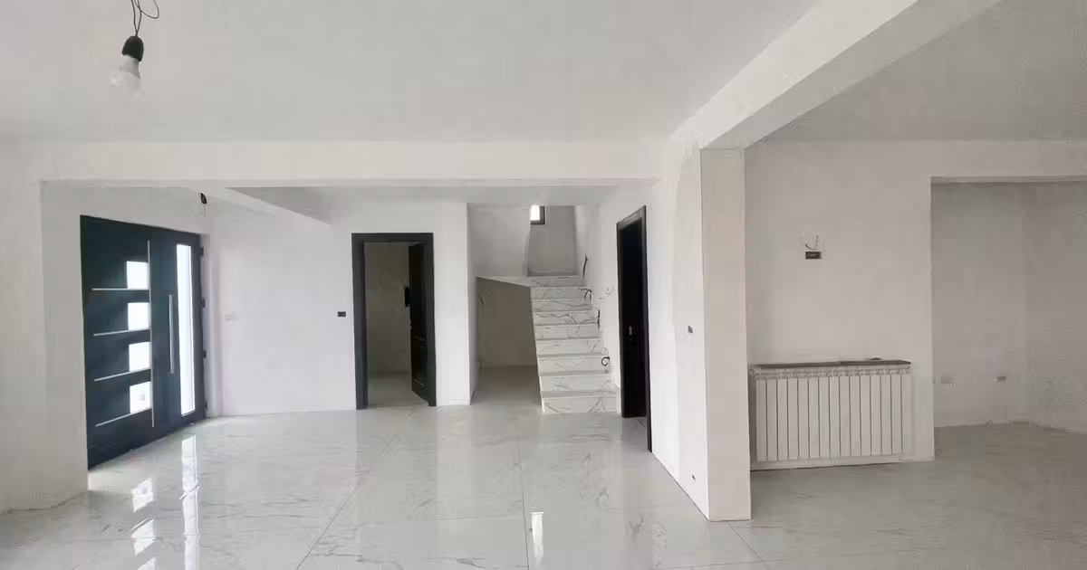 Casă individuală de vânzare cu 4 camere în Rădăuți