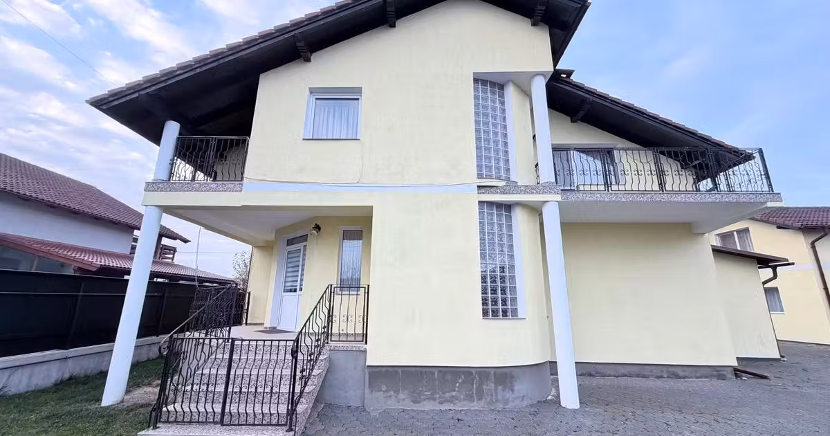 Casă de vânzare cu 3 camere în Cristian