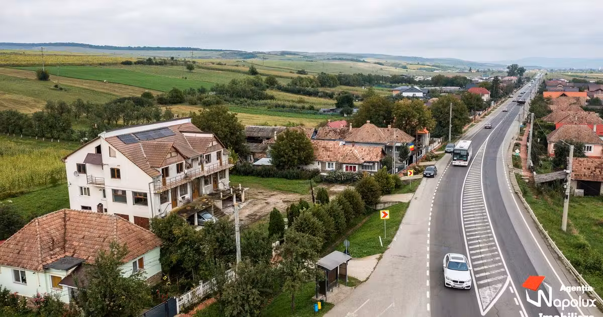 Casă individuală de vânzare cu 10 camere în Iclod