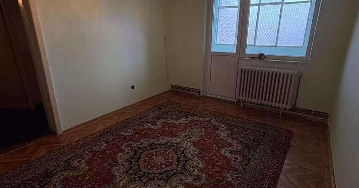 Apartament de vânzare cu 3 camere, mobilat în Cugir