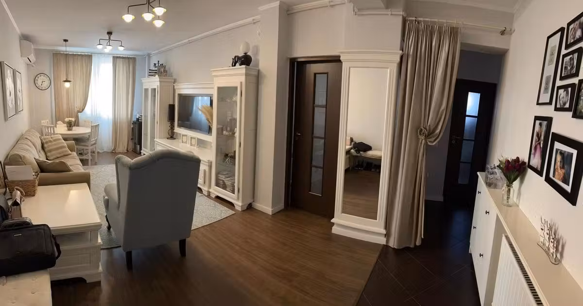 Penthouse de vânzare cu 3 camere, mobilat în zona Central, Alba Iulia