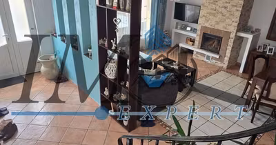 Casă Est