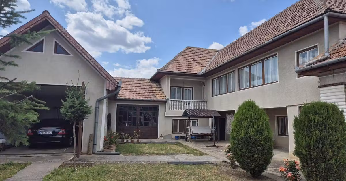 Casă individuală de vânzare cu 7 camere, mobilată în Petrești