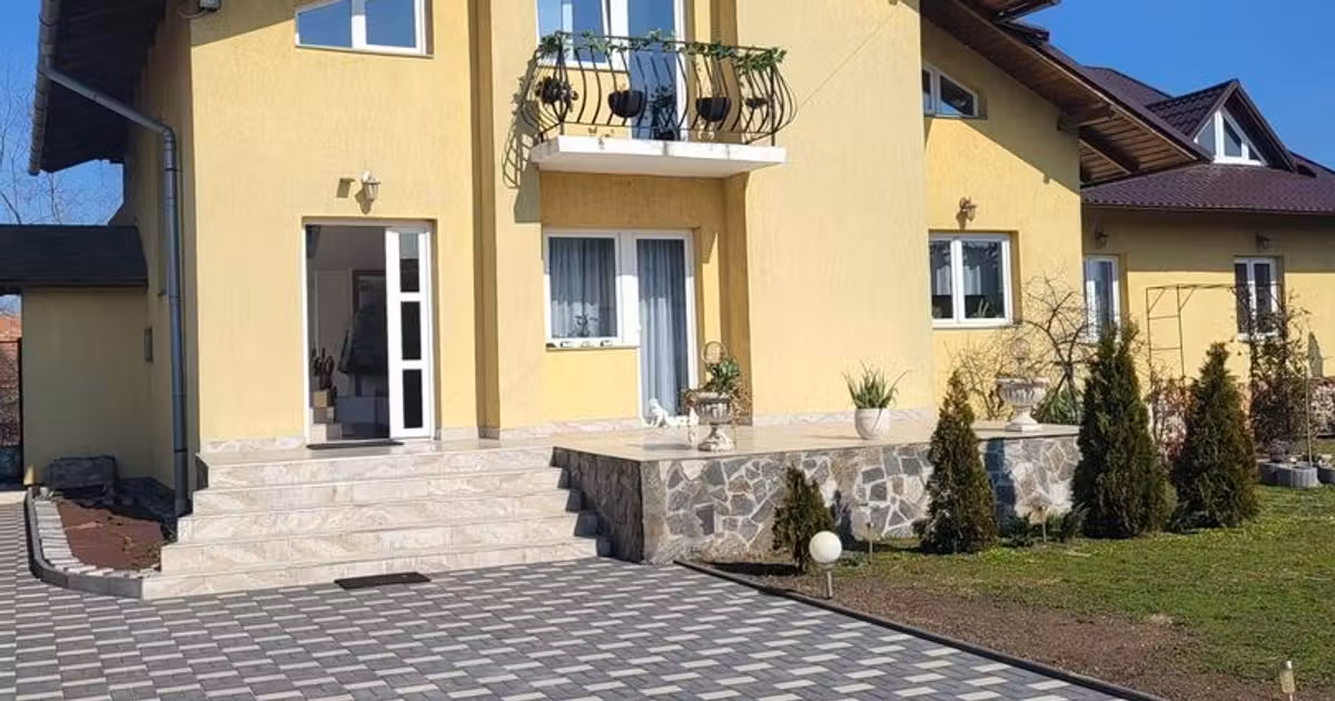 Casă individuală de vânzare cu 6 camere, mobilată în Sebeș