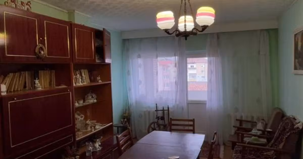 Apartament de vânzare cu 3 camere, mobilat în Blaj