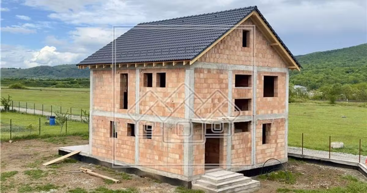 Casă individuală de vânzare cu 5 camere în Tălmaciu