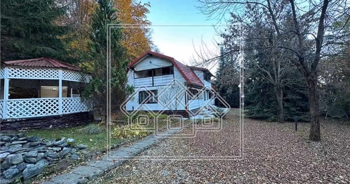 Casă individuală de vânzare cu 8 camere în Cârțișoara