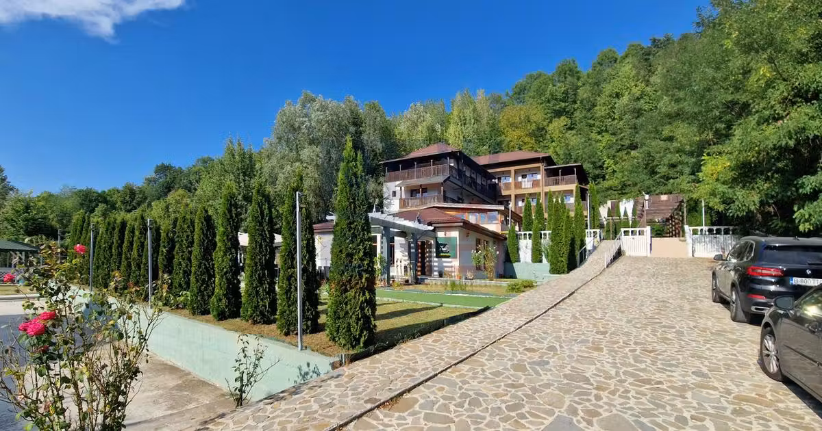 Spațiu comercial · 2000 m², Cornu de Jos (Cornu), Câmpina