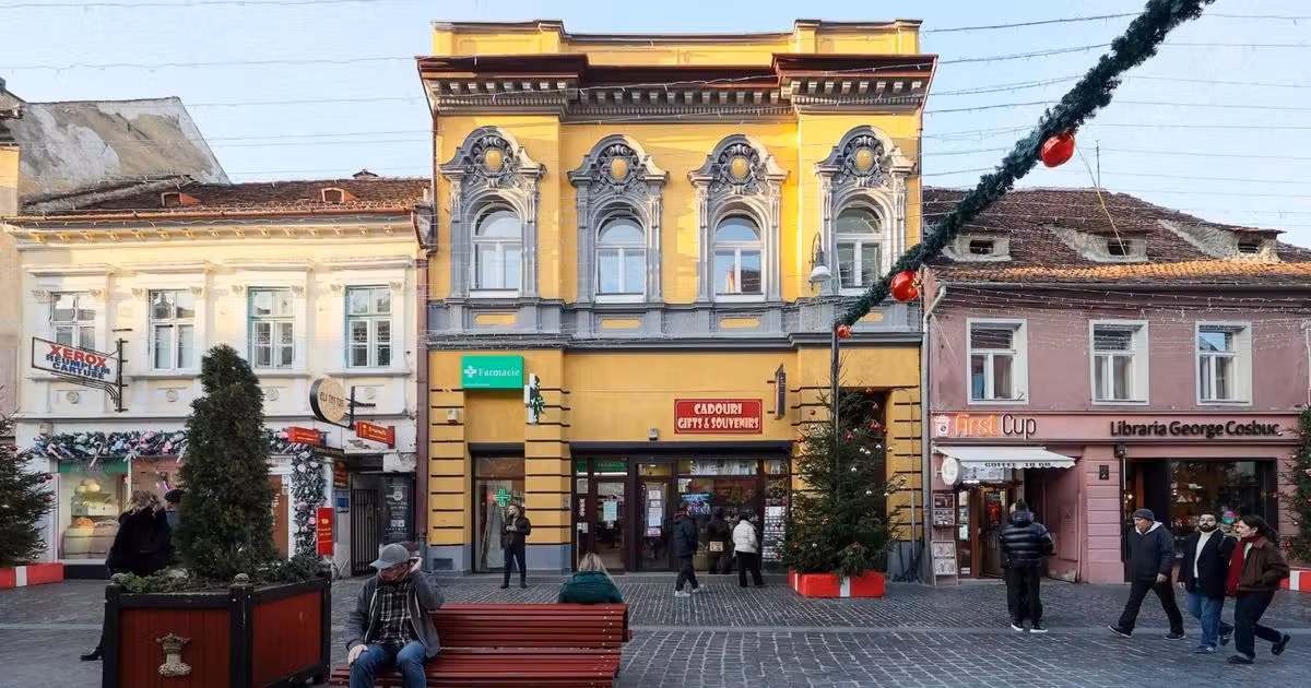 Apartament de vânzare cu 3 camere în zona Centrul Istoric, Brașov