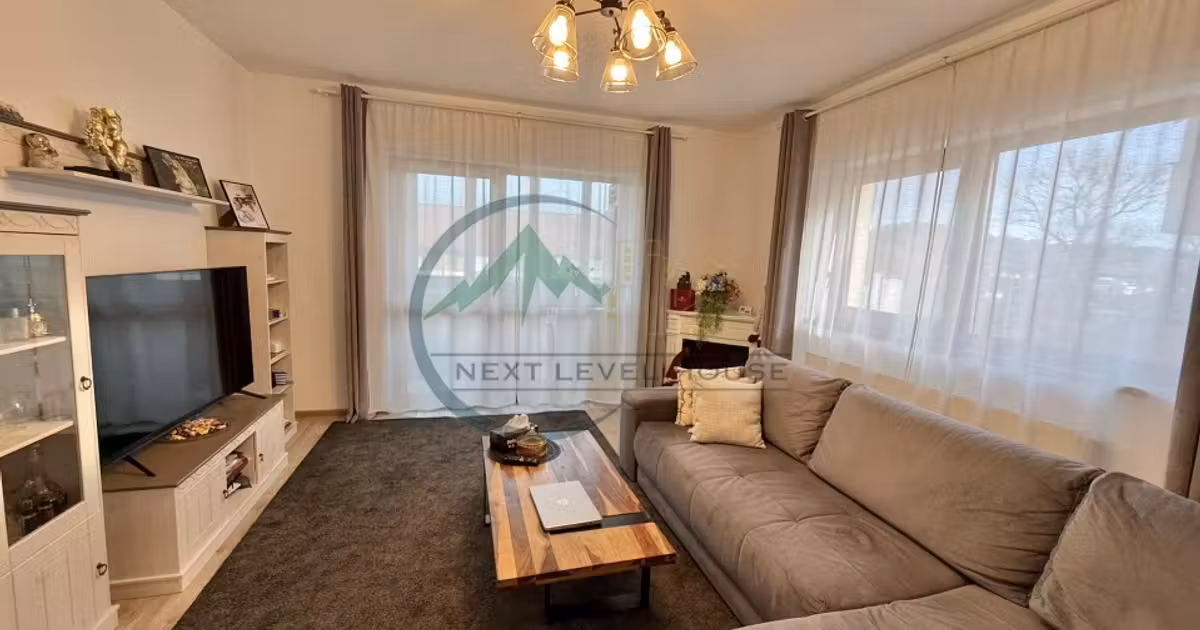 Apartament de vânzare cu 3 camere, mobilat în Sânpetru