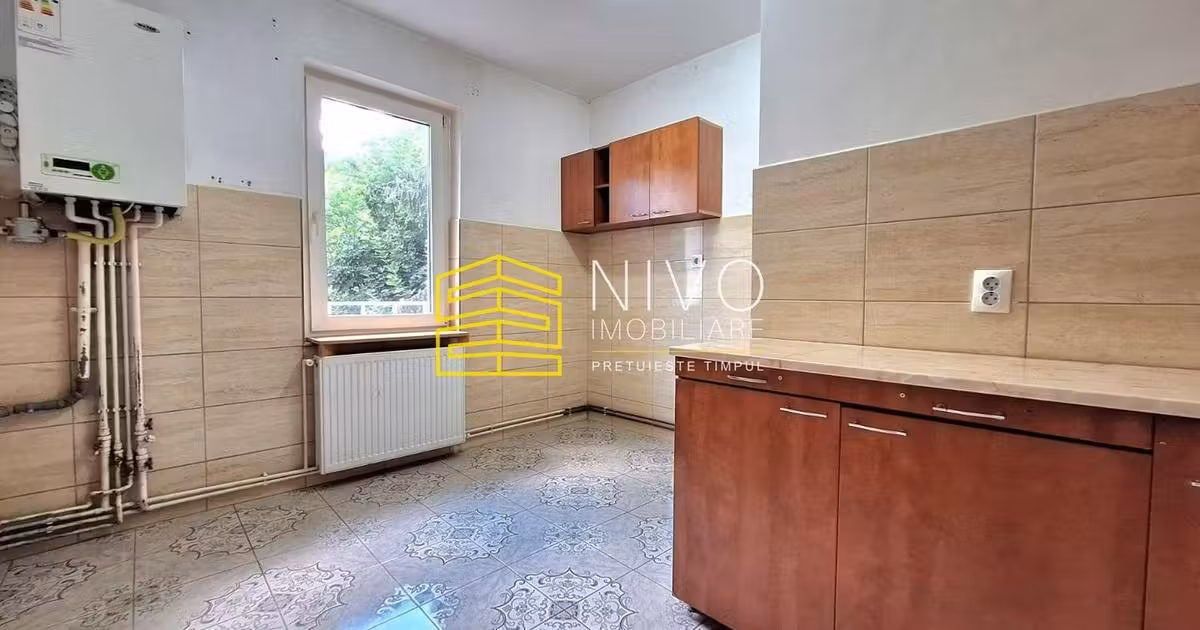 Apartament de vânzare cu 3 camere în zona Tudor, Târgu Mureș
