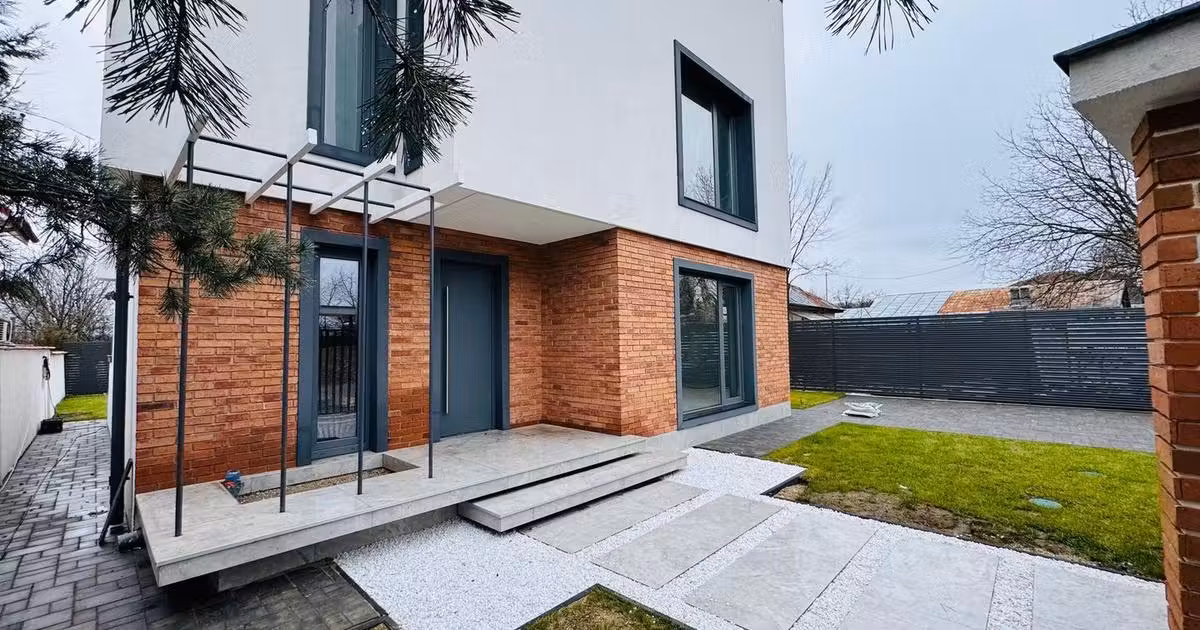 Casă individuală de vânzare cu 4 camere în Tunari