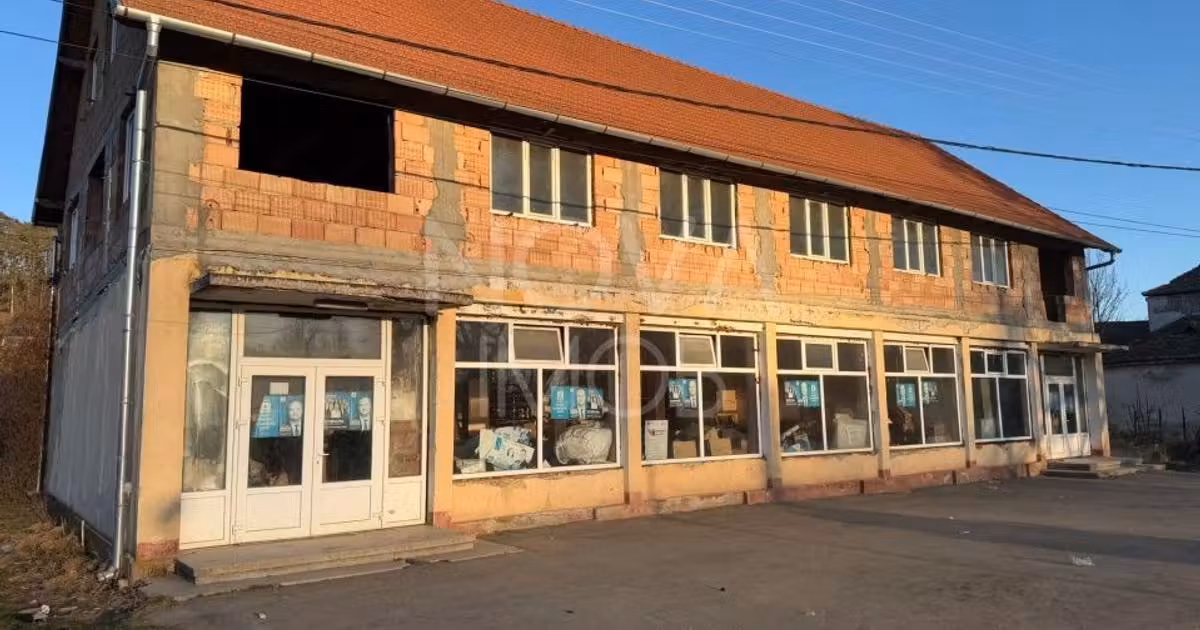 Spațiu comercial de vânzare de 500 mp, în Brădeni