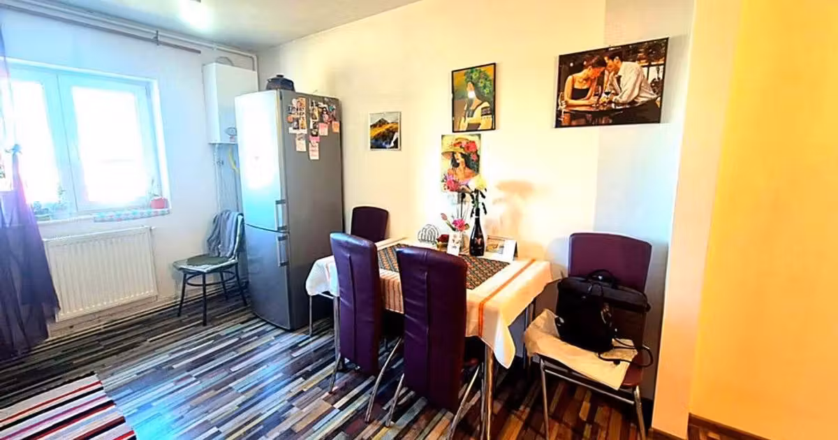 Apartament de vânzare cu 3 camere, mobilat în zona Hipodrom 4, Sibiu