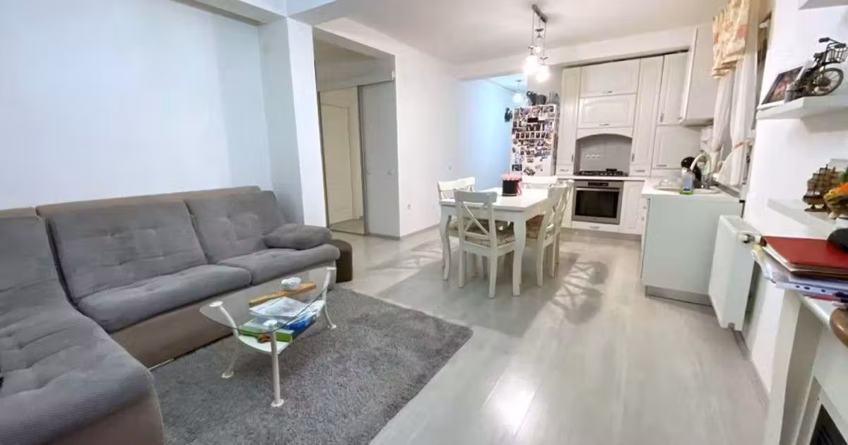 Apartament de vânzare cu 3 camere, mobilat în Șelimbăr