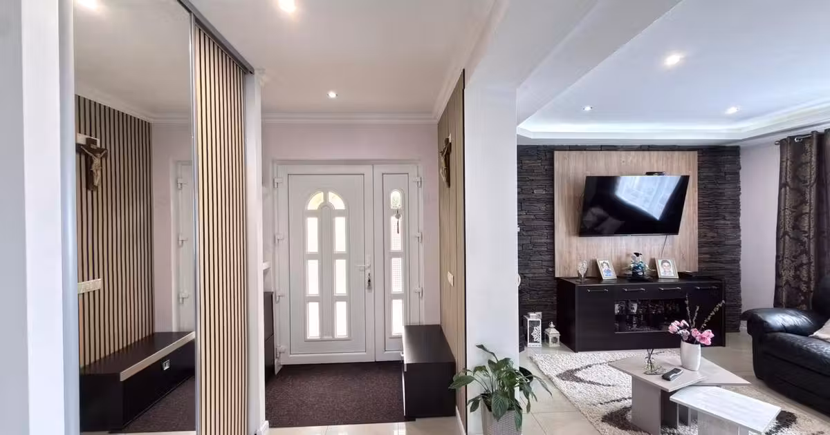 Casă individuală de vânzare cu 5 camere, mobilată în zona Central, Zalău