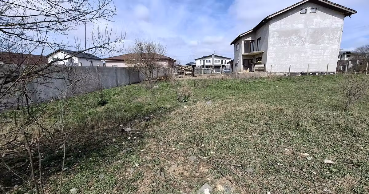 Teren Construcții intravilan de vânzare de 600 mp, în Lazu