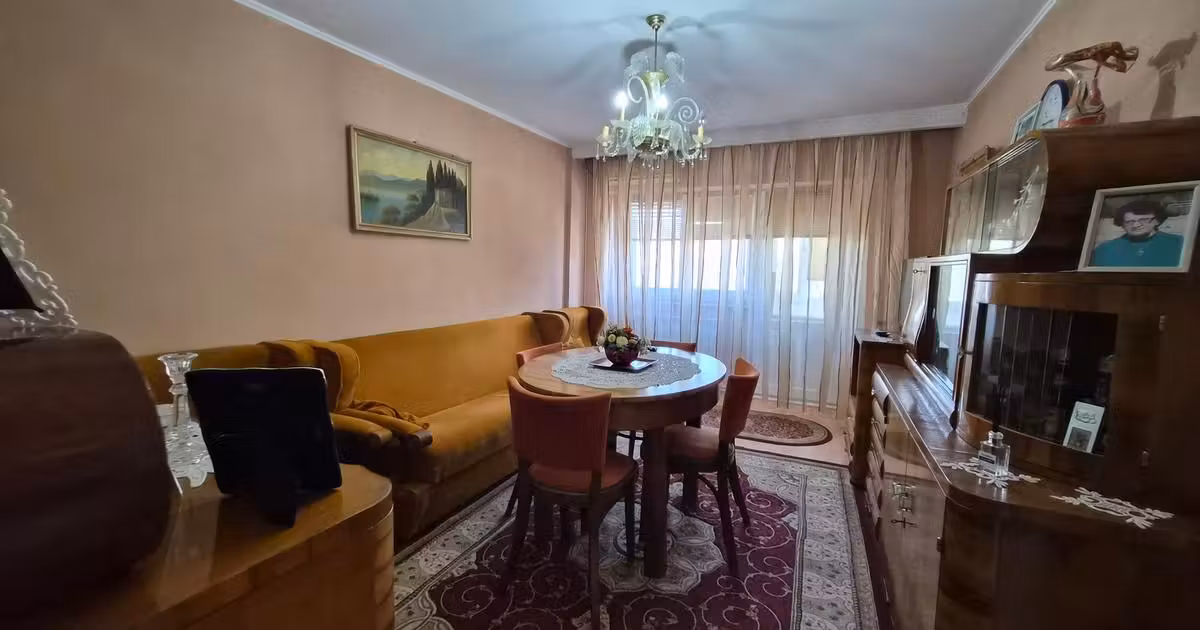 Apartament de vânzare cu 3 camere în zona Tomis III, Constanța