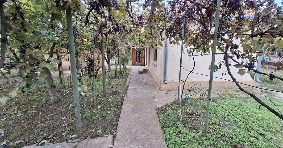 Casă individuală de vânzare cu 4 camere în zona Km 5, Constanța