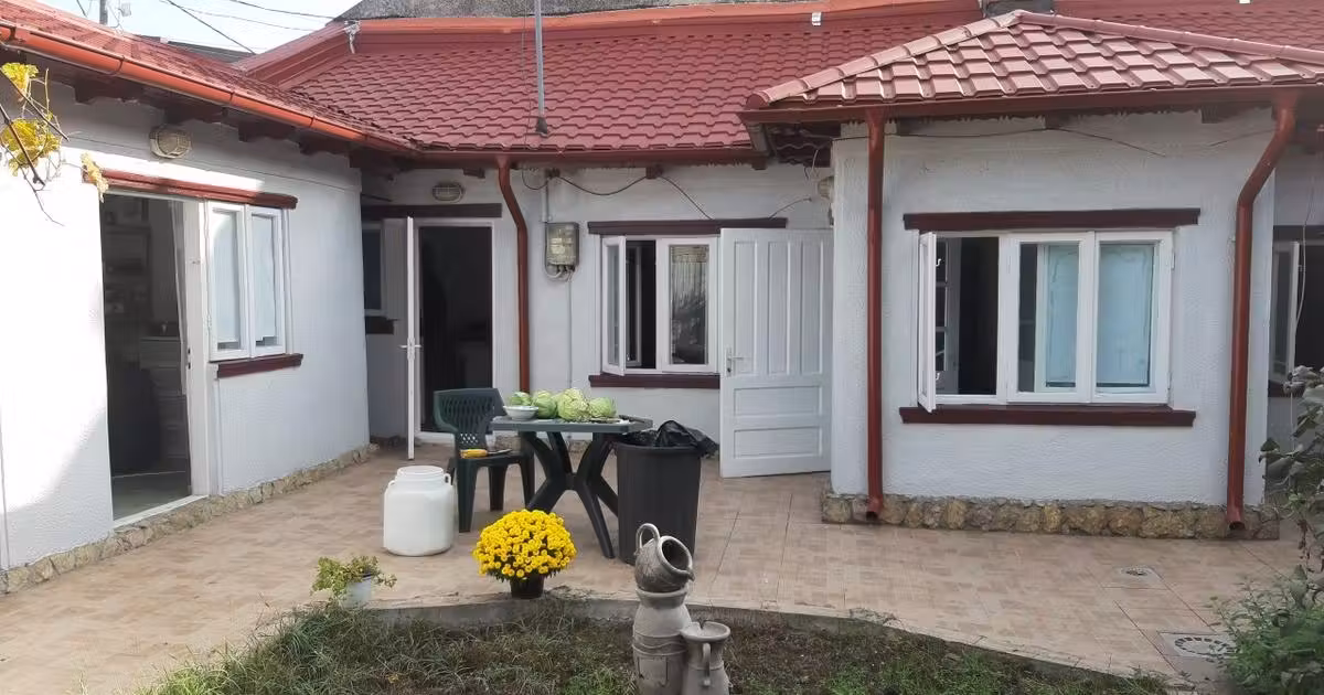 Casă individuală de vânzare cu 3 camere în zona Tomis II, Constanța
